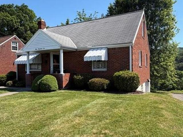 House for sale in Elizabeth, Pennsylvania