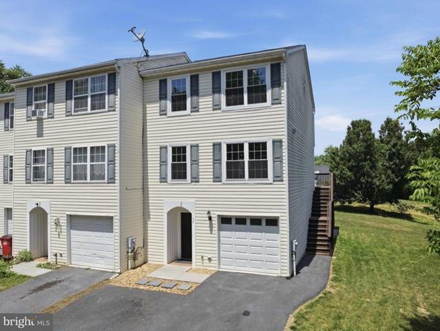 Townhouse for sale in Bunker Hill, West Virginia