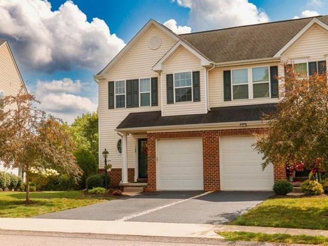 Townhouse for sale in Carnegie, Pennsylvania