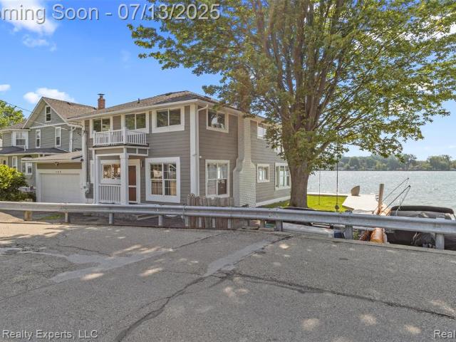 House for sale in Algonac