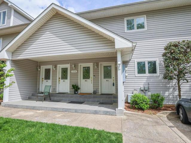 Condo for sale in Benton