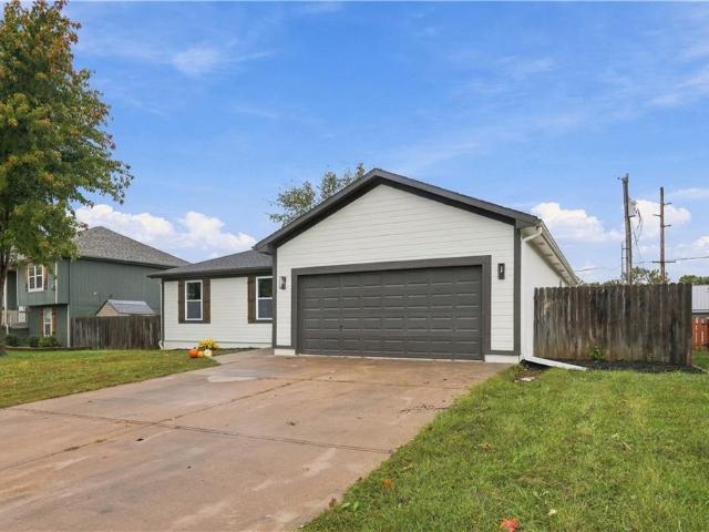 House for sale in Trinity Acres, Harrisonville