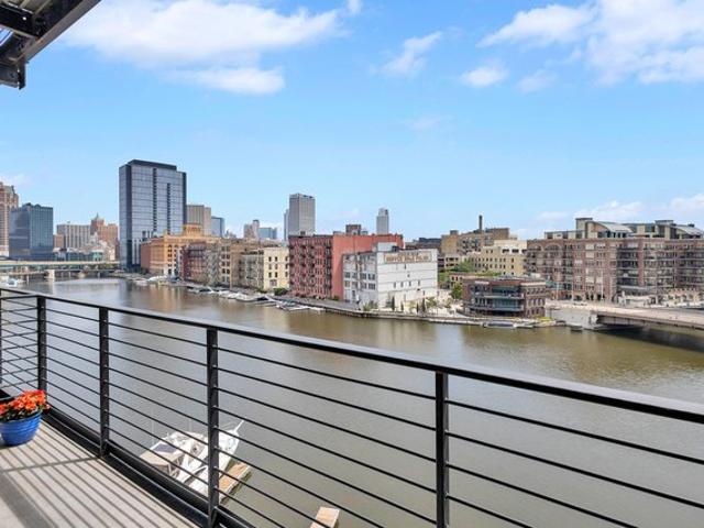 Condo for sale in Milwaukee, Wisconsin
