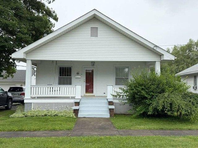 House for sale in Fairfield, Illinois