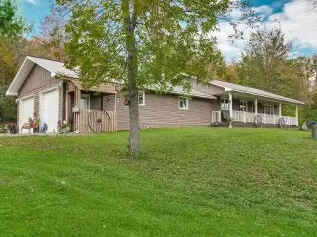 House for sale in L'île-du-grand-calumet, Quebec