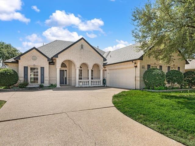 House for sale in Benbrook, Texas