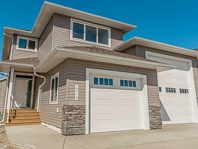 House for sale in Woking, Alberta