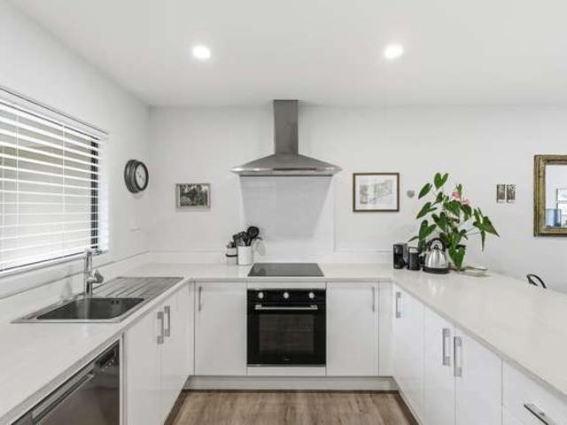 House for sale in Chaslands, Canterbury