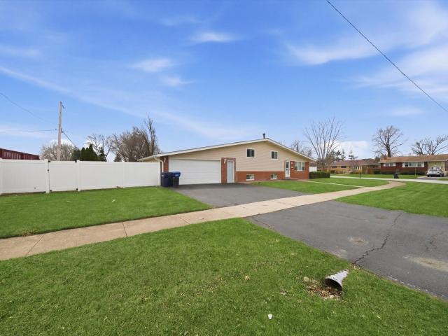 House for sale in Worth, Illinois