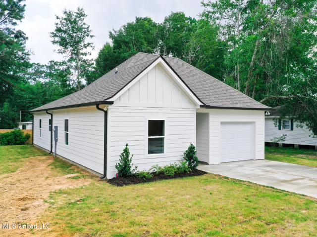 House for sale in Diamondhead, Mississippi