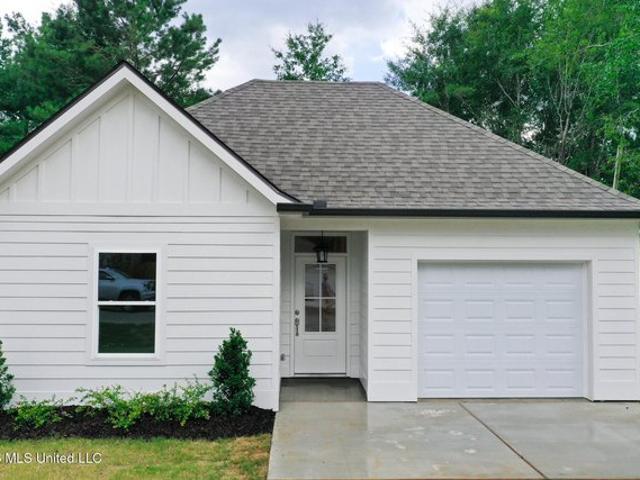 House for sale in Diamondhead, Mississippi