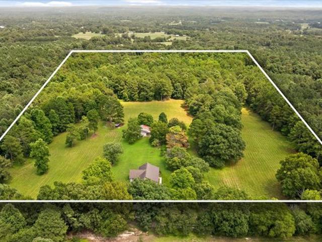House for sale in Chickamauga, Georgia