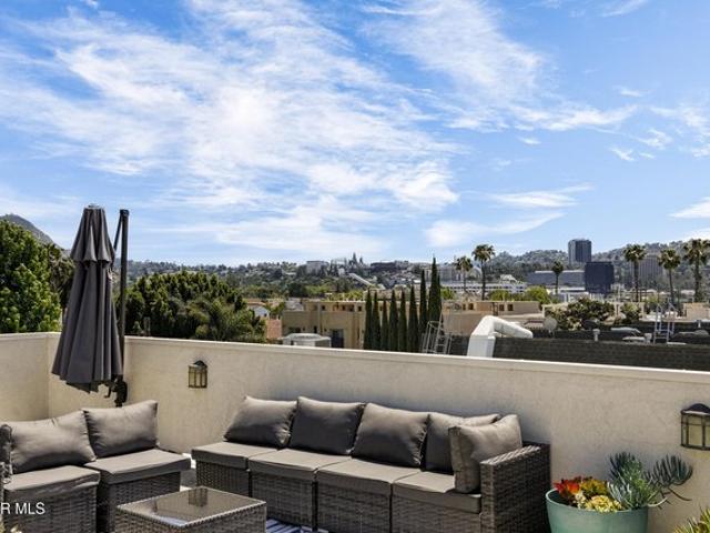Condo for sale in Canoga Park, California