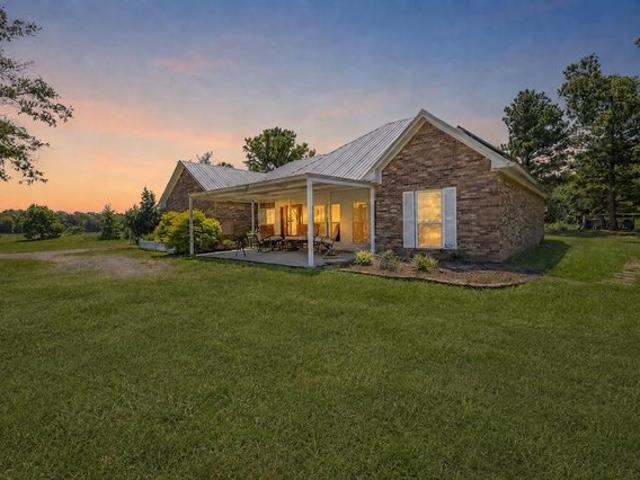 House for sale in Maud, Texas