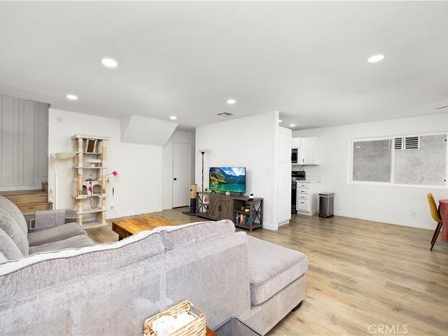 Townhouse for sale in North Hollywood Neighborhood Council District, Canoga Park