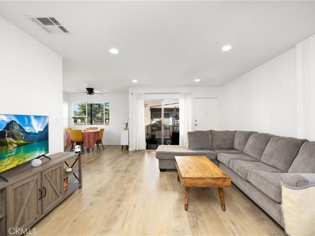 Townhouse for sale in North Hollywood Neighborhood Council District, Canoga Park