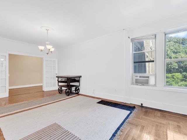 Property for sale in The Bronx, Arverne