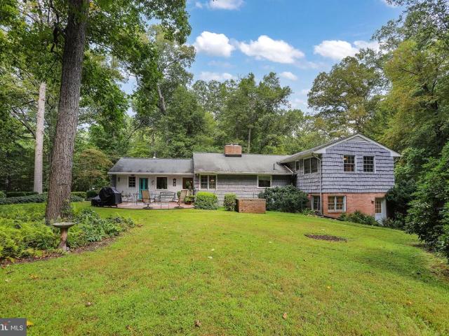 House for sale in Mill Run Acres, Great Falls