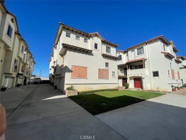 Townhouse for sale in San Fernando, California