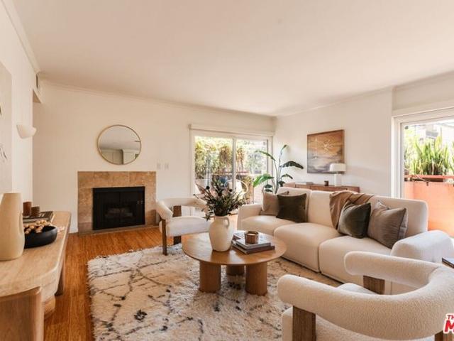 Condo for sale in Canoga Park, California