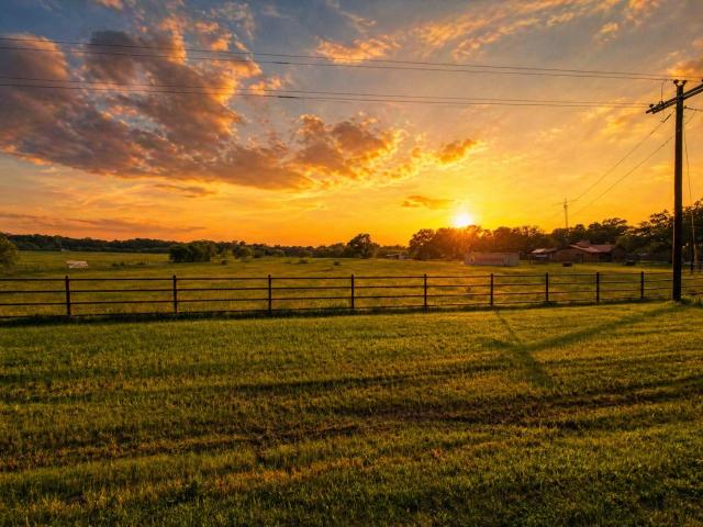 House for sale in Milam, Texas