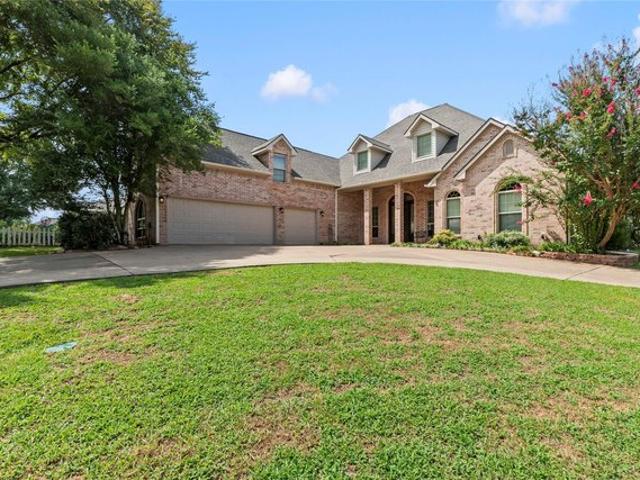 House for sale in Kemp, Texas