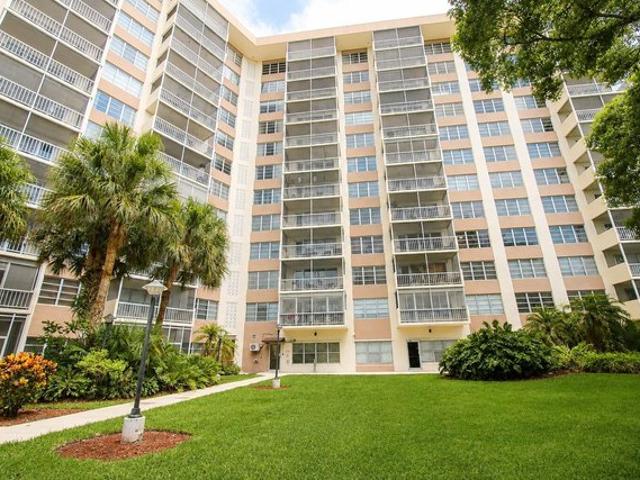 Condo for sale in Coral Springs, Florida