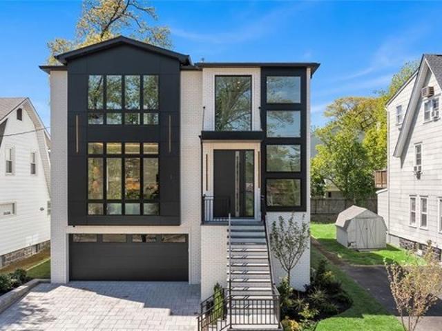 House for sale in Fort Lee, New Jersey