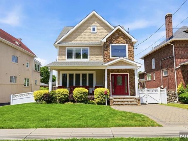 House for sale in Fort Lee, New Jersey