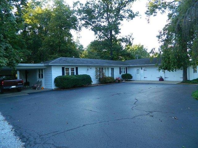 House for sale in Fairfield, Illinois
