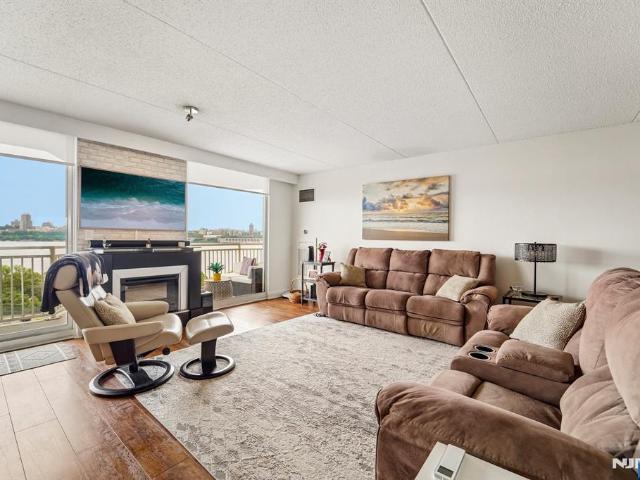 Condo for sale in Edgewater, New Jersey