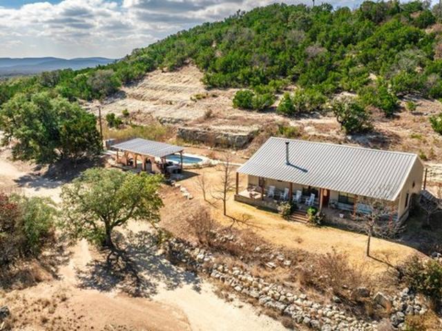 House for sale in Utopia, Texas