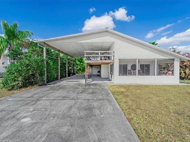 House for sale in Moore Haven, Florida
