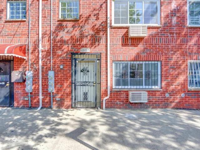 Duplex for sale in Corona
