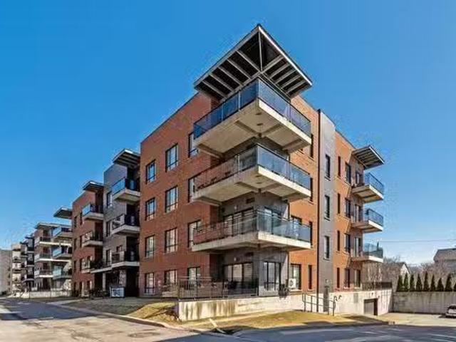 Condo for rent in Pointe-claire, Quebec