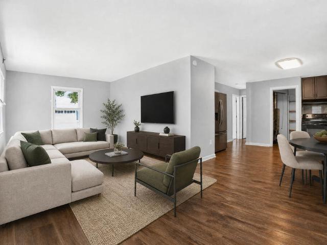 House for sale in Woodford Village, Versailles