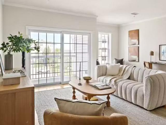Condo for sale in Waltham