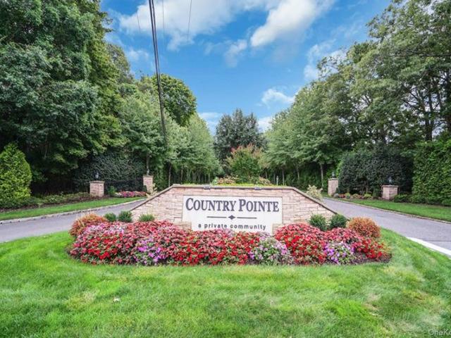 Condo for sale in Smithtown, New York