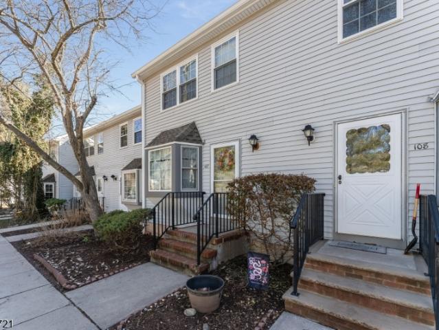 Townhouse for sale in Ringoes, New Jersey
