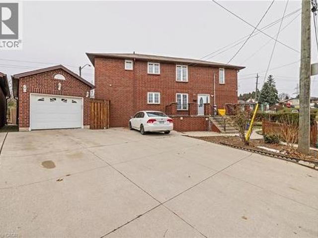 House for sale in Ancaster, Ontario