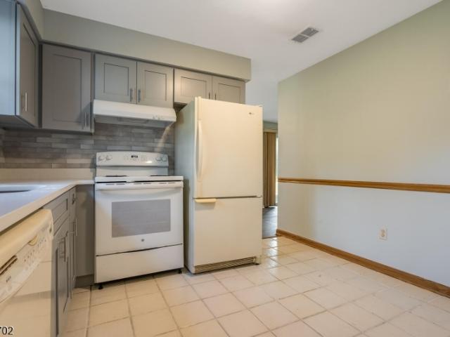 Townhouse for sale in Neshanic Station, New Jersey