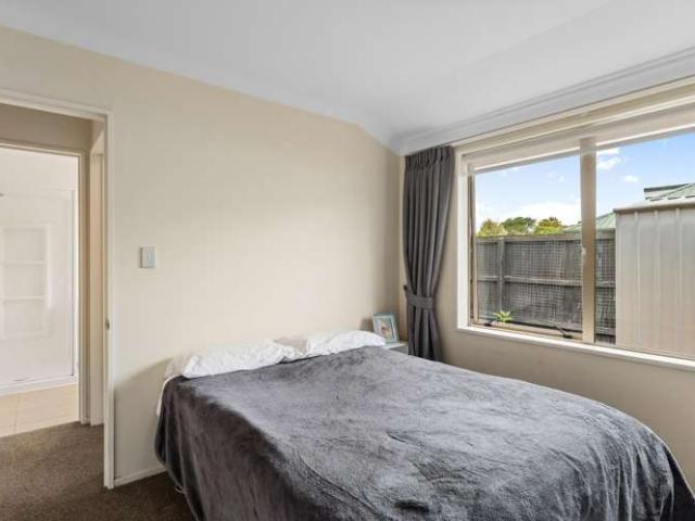 House for sale in Chaslands, Canterbury