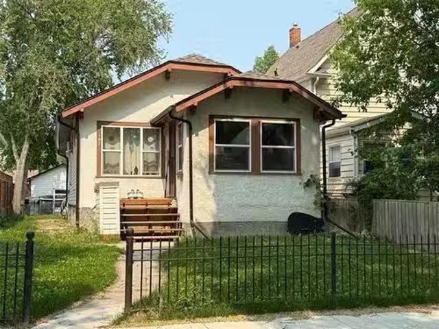 House for sale in East St. Paul, Manitoba
