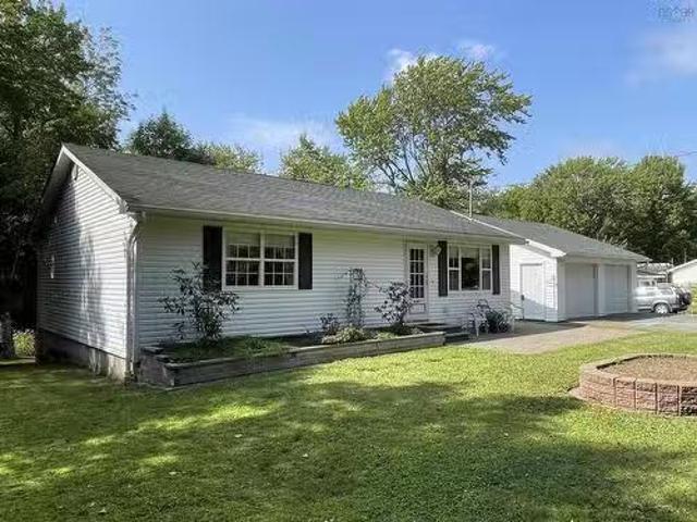 House for sale in Beaver Bank, Nova Scotia
