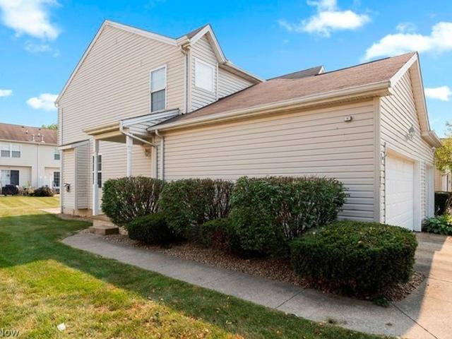 Townhouse for sale in Elyria, Ohio