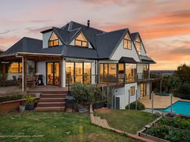 House for sale in Chaslands, Canterbury