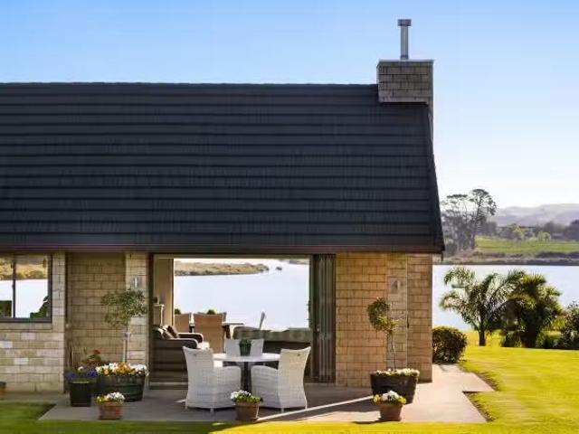 House for sale in Awhitu