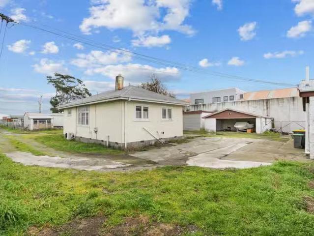 House for sale in Chaslands, Canterbury