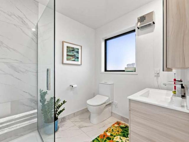 Townhouse for sale in Addington, Canterbury