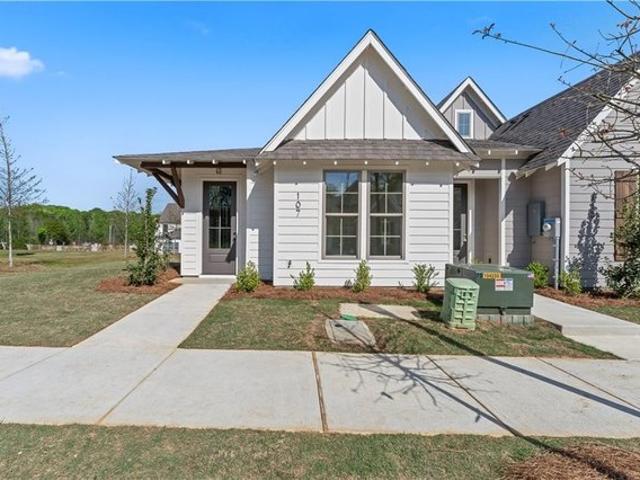 Townhouse for sale in Opelika, Alabama
